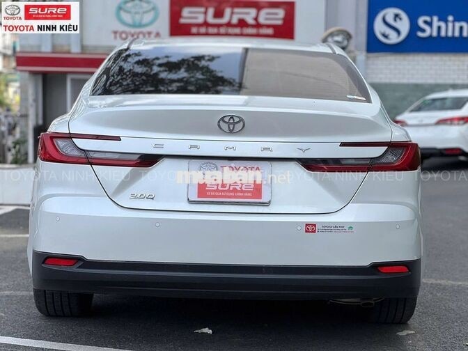 Toyota Camry 2.0Q 2025 Trắng 19.000 km