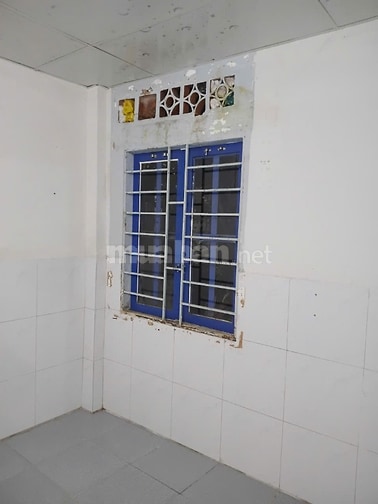 Cho thuê nhà nhỏ có cửa sổ sạch sẽ 2tr5 ngay TT Q3, ưu tiên 1 xe