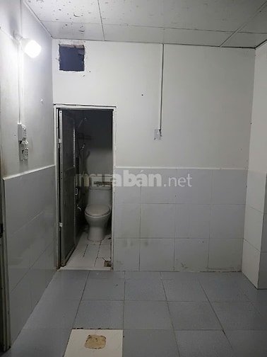 Cho thuê nhà nhỏ có cửa sổ sạch sẽ 2tr5 ngay TT Q3, ưu tiên 1 xe