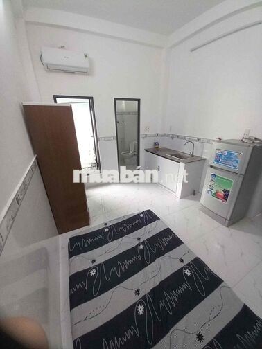 studio full nội thất, nhận pet nhà mới ra vào 2 lốp vân tay