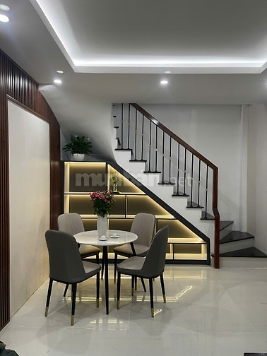 30m2 giá hơn 6 tỷ nhà 12a ngõ 213 Tân Mai vài bước chân ra mặt phố 