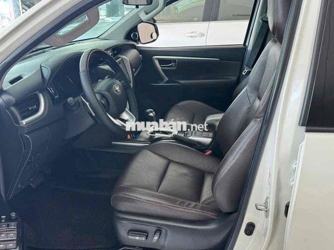 Toyota Fortuner 2.7V AT 2018 Trắng Tự động 96000km