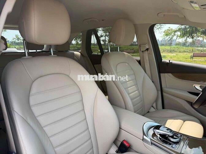Mercedes-Benz GLC 250 4Matic 2019 Đỏ