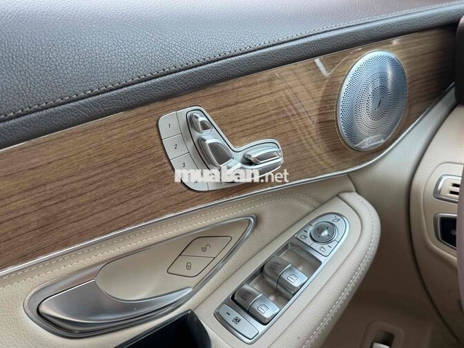 Mercedes-Benz GLC 250 4Matic 2019 Đỏ