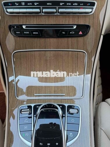 Mercedes-Benz GLC 250 4Matic 2019 Đỏ