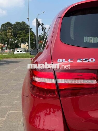 Mercedes-Benz GLC 250 4Matic 2019 Đỏ