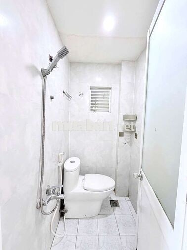 CHO THUÊ PHÒNG FULL NỘI THẤT TÂN PHÚ – CỬA SỔ LỚN, THANG MÁY, HẦM XE