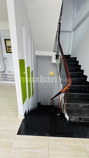 Nhà góc 2 mặt tiền, KDC Bình Hưng đường 12m, đường QL50, gần bến xe Q8