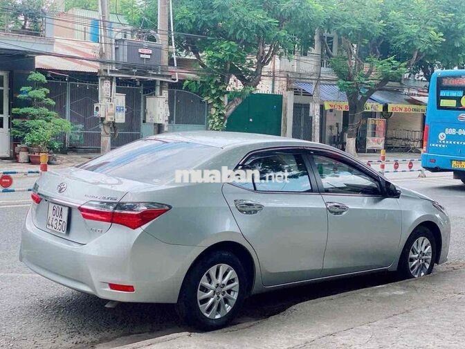 Toyota Corolla Altis Bạc 5 chỗ Xăng