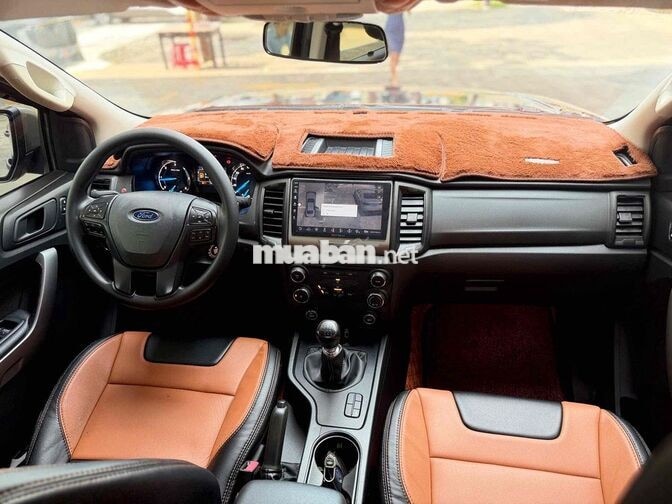 Ford Ranger XLS MT 2022 hỗ trợ 70%