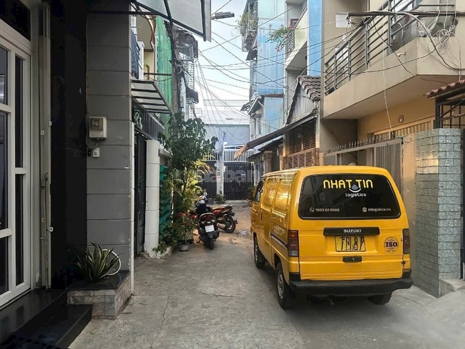 Bùi Đình Tuý Bình Thạnh 50m2(4x13m) vuông 4 tầng 4PN, cho thuê 18tr/th