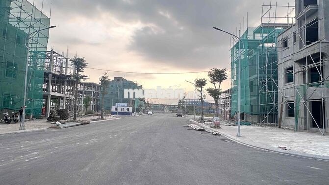 Biệt Thự 150m-3Tầng-View Hồ- Chiết Khấu 2tỷ-7tỷ3 Tại The Gateway City