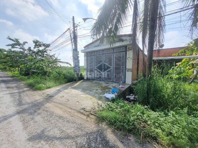 Dãy trọ 8 phòng ngay đường nhựa KCN Phước Đông. 1,95 tỷ