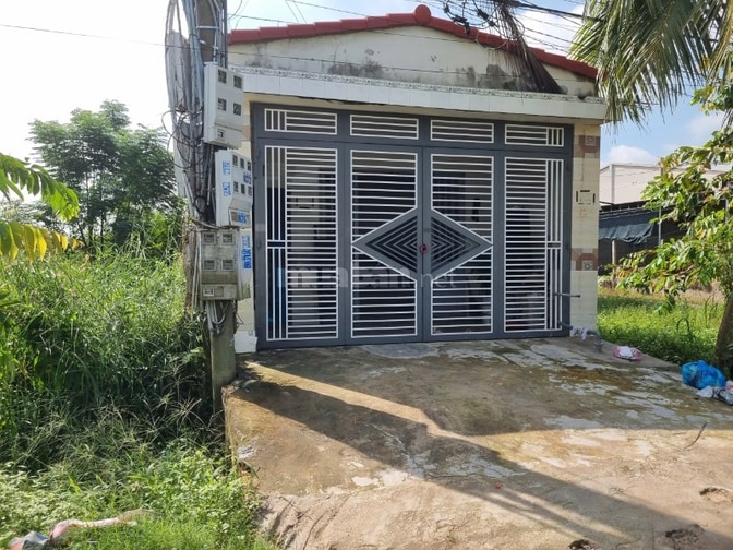 Dãy trọ 8 phòng ngay đường nhựa KCN Phước Đông. 1,95 tỷ
