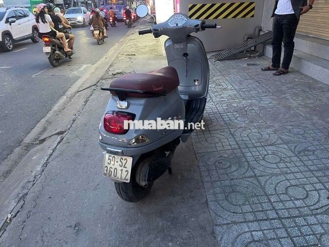 Piaggio Vespa LX 