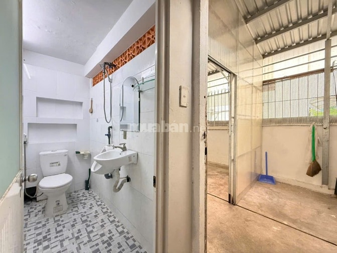 CHO THUÊ SHOPHOUSE 100m2 CHUNG CƯ 518 VÕ VĂN KIỆT, QUẬN 1