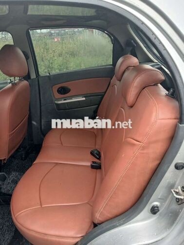 Chevrolet Spark 2011 lên đồ chơi nhiều