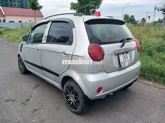 Chevrolet Spark 2011 lên đồ chơi nhiều