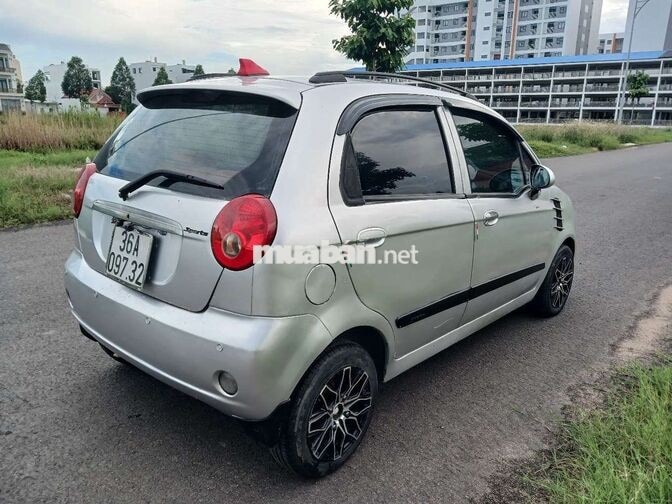 Chevrolet Spark 2011 lên đồ chơi nhiều