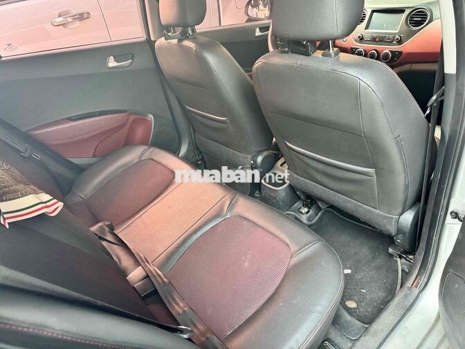 Hyundai Grand i10 Số tự động 50000 km Bạc