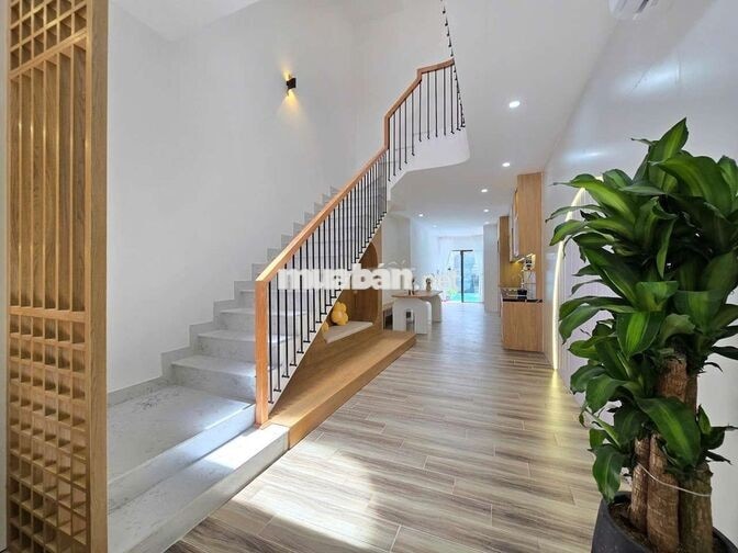 Nhà 4 tầng - Ngay cạnh phố Hàn Quốc - Dòng tiền sẵn 50tr/tháng