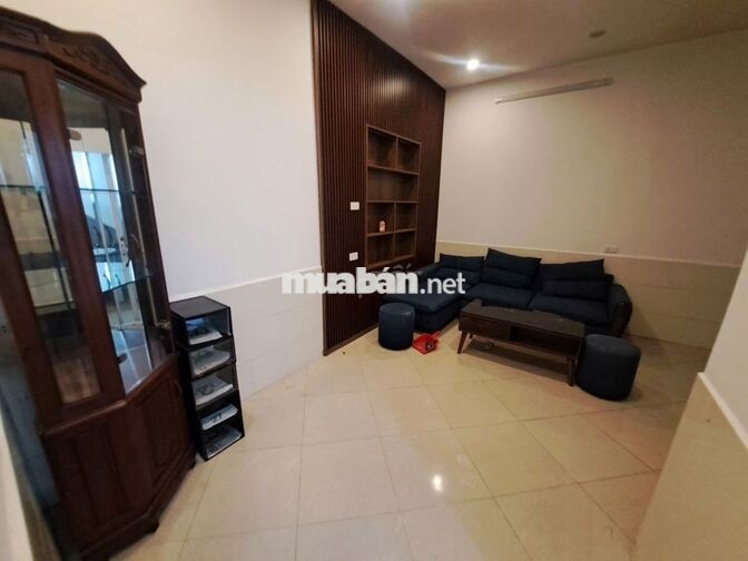 Cho thuê nhà 3 tầng đủ đồ 2 phòng ngủ ở khu Hoàng Cầu