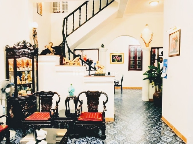 Biệt thự 132m2 phố Hoàng Văn Thái 2 mặt tiền đường, view hồ Đầm Hồng 