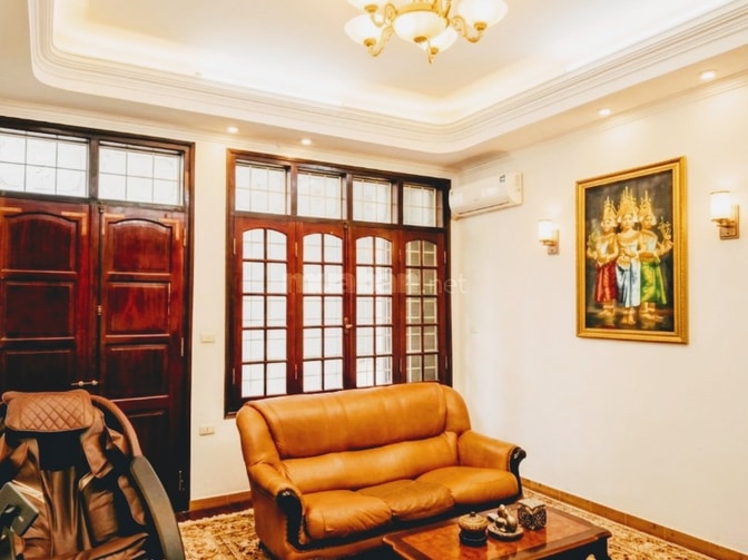 Biệt thự 132m2 phố Hoàng Văn Thái 2 mặt tiền đường, view hồ Đầm Hồng 
