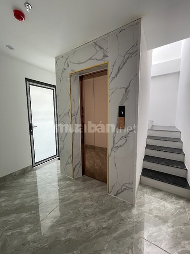 Bán gấp tòa căn hộ dịch vụ cao cấp ô tô tránh, Dt 118m2, 7t, mt 6.2.