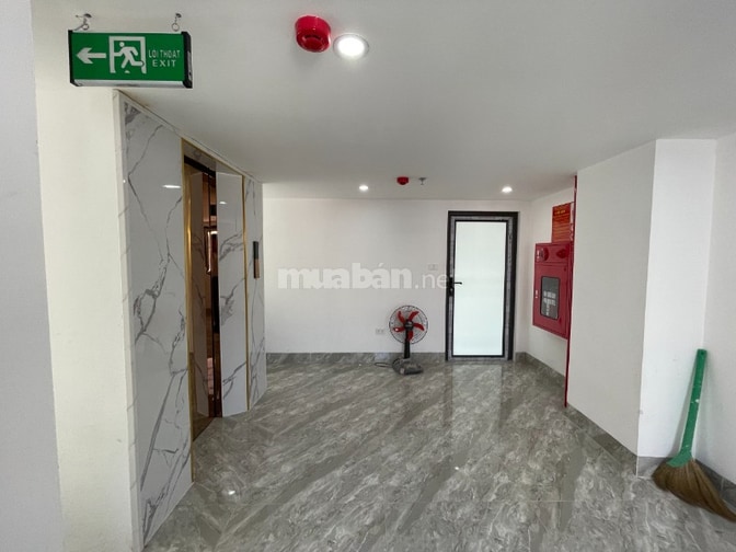 Bán gấp tòa căn hộ dịch vụ cao cấp ô tô tránh, Dt 118m2, 7t, mt 6.2.