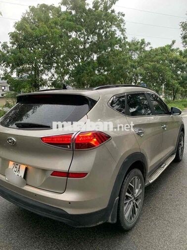 Hyundai Tucson 2020Tự động Xăng Vàng cát,phun xăng