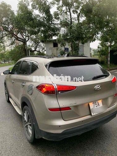 Hyundai Tucson 2020Tự động Xăng Vàng cát,phun xăng