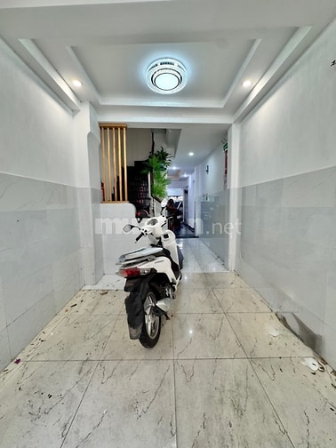 Nhà 6 tầng, Trần Quang Khải, đang cho thuê 35tr/tháng.