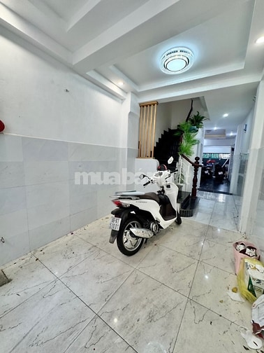 Nhà 6 tầng, Trần Quang Khải, đang cho thuê 35tr/tháng.