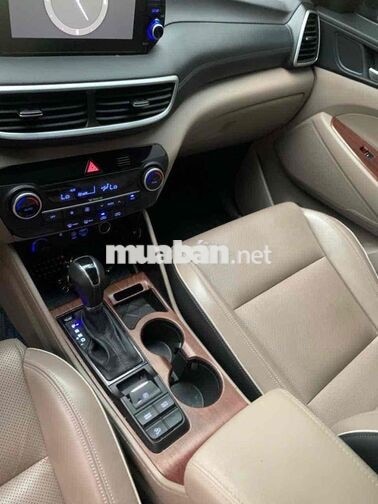 Hyundai Tucson 2020Tự động Xăng Vàng cát,phun xăng