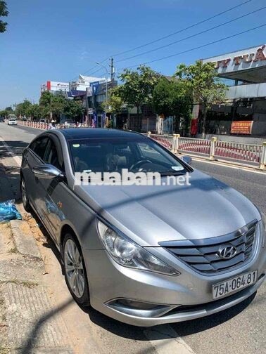 Hyundai Sonata Bạc 5 chỗ số tự động,Nhập khẩu