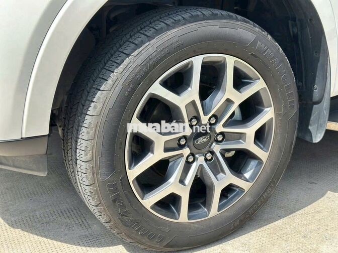 Ford Everest Titanium 4x4 10AT 2025 Trắng Thái Lan