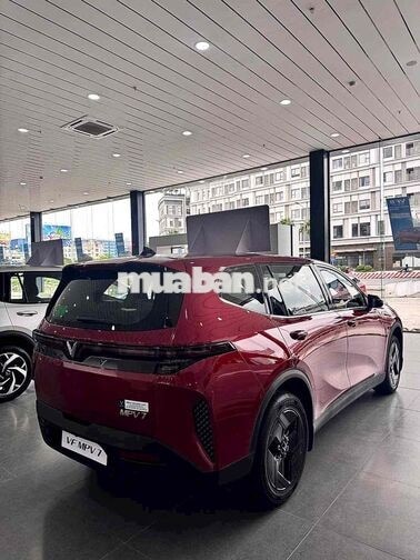 VinFast MPV 7 điện màu Đỏ 7 chỗ