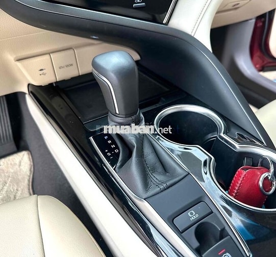 Toyota Camry 2.0 G 2020 Đỏ 8.000 km