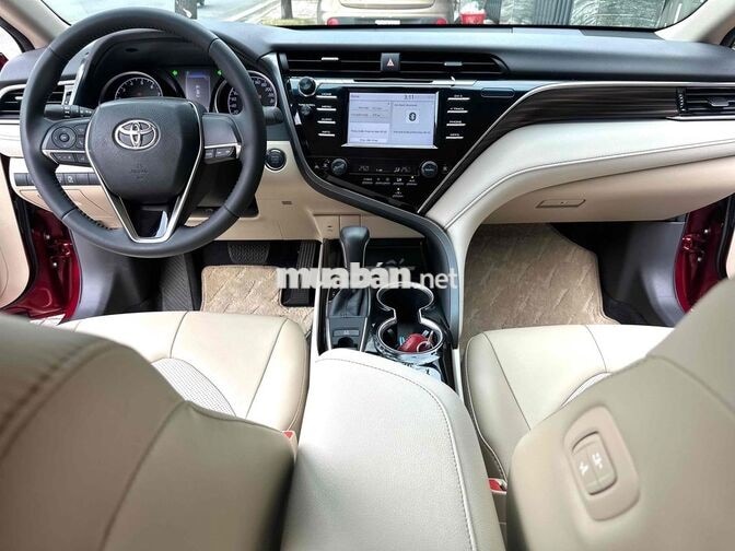 Toyota Camry 2.0 G 2020 Đỏ 8.000 km