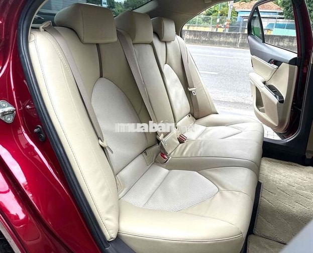 Toyota Camry 2.0 G 2020 Đỏ 8.000 km