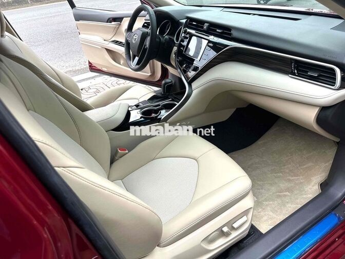 Toyota Camry 2.0 G 2020 Đỏ 8.000 km