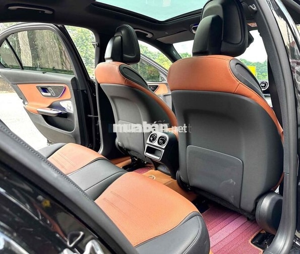 Mercedes-Benz C300 2025 Đen 8.800 km