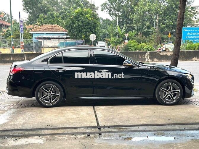 Mercedes-Benz C300 2025 Đen 8.800 km