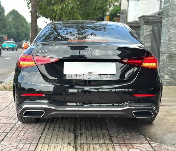 Mercedes-Benz C300 2025 Đen 8.800 km