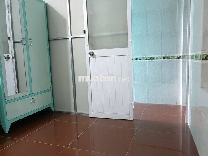 Phòng đúc, có nội thất, giờ giấc tự do