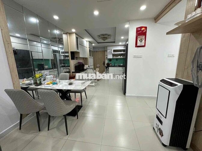 Căn hộ 2PN có ban công riêng biệt, full nội thất, rộng nhất Topaz Twin