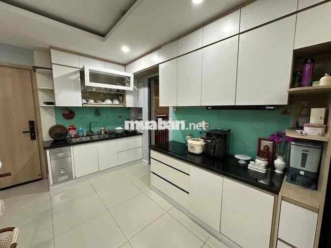 Căn hộ 2PN có ban công riêng biệt, full nội thất, rộng nhất Topaz Twin