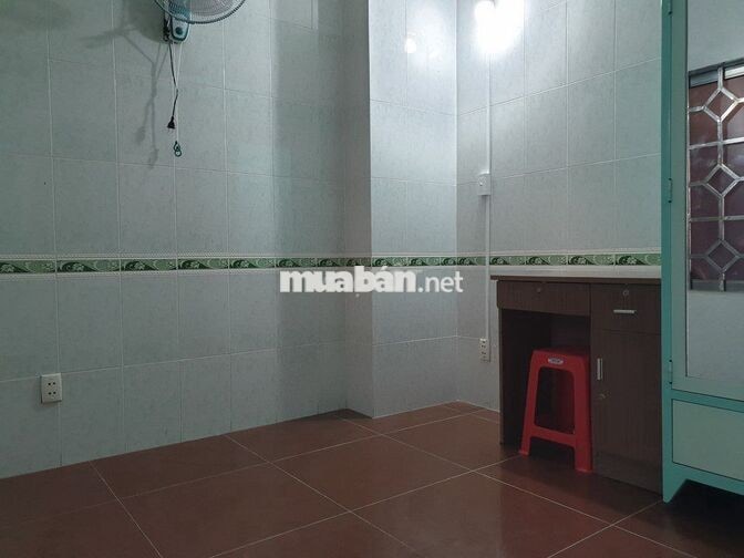 Phòng đúc, có nội thất, giờ giấc tự do