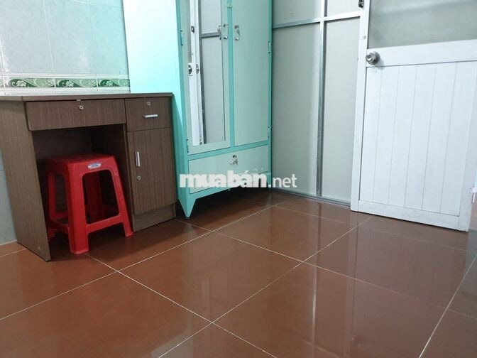 Phòng đúc, có nội thất, giờ giấc tự do